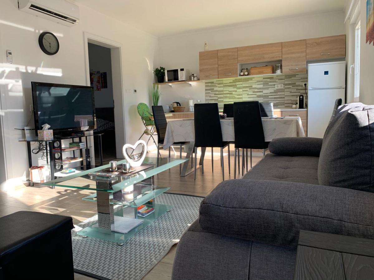 Fullhouse Apartmanhaz Zamardi Exterior photo